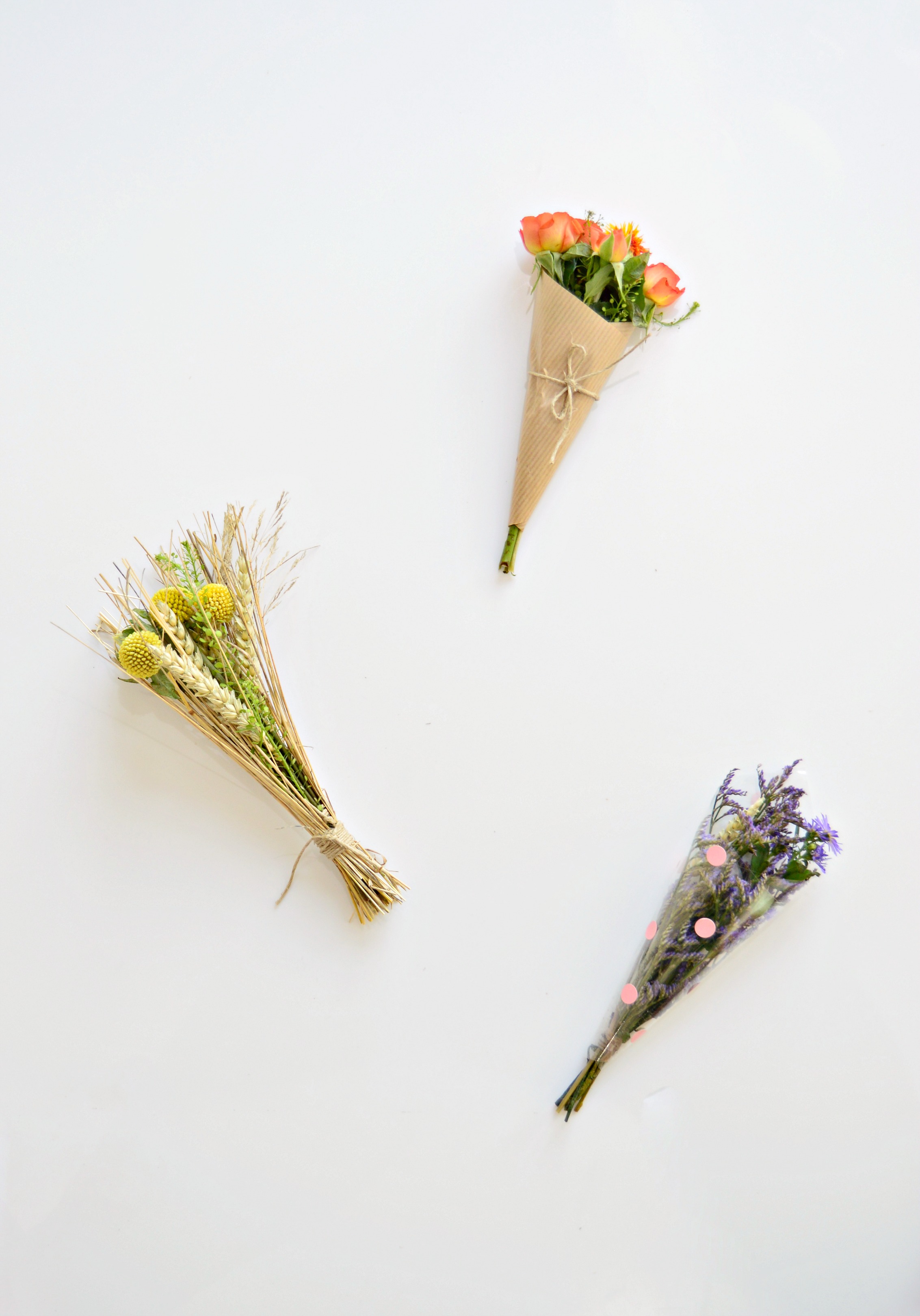 how to wrap a mini bouquet of flowers
