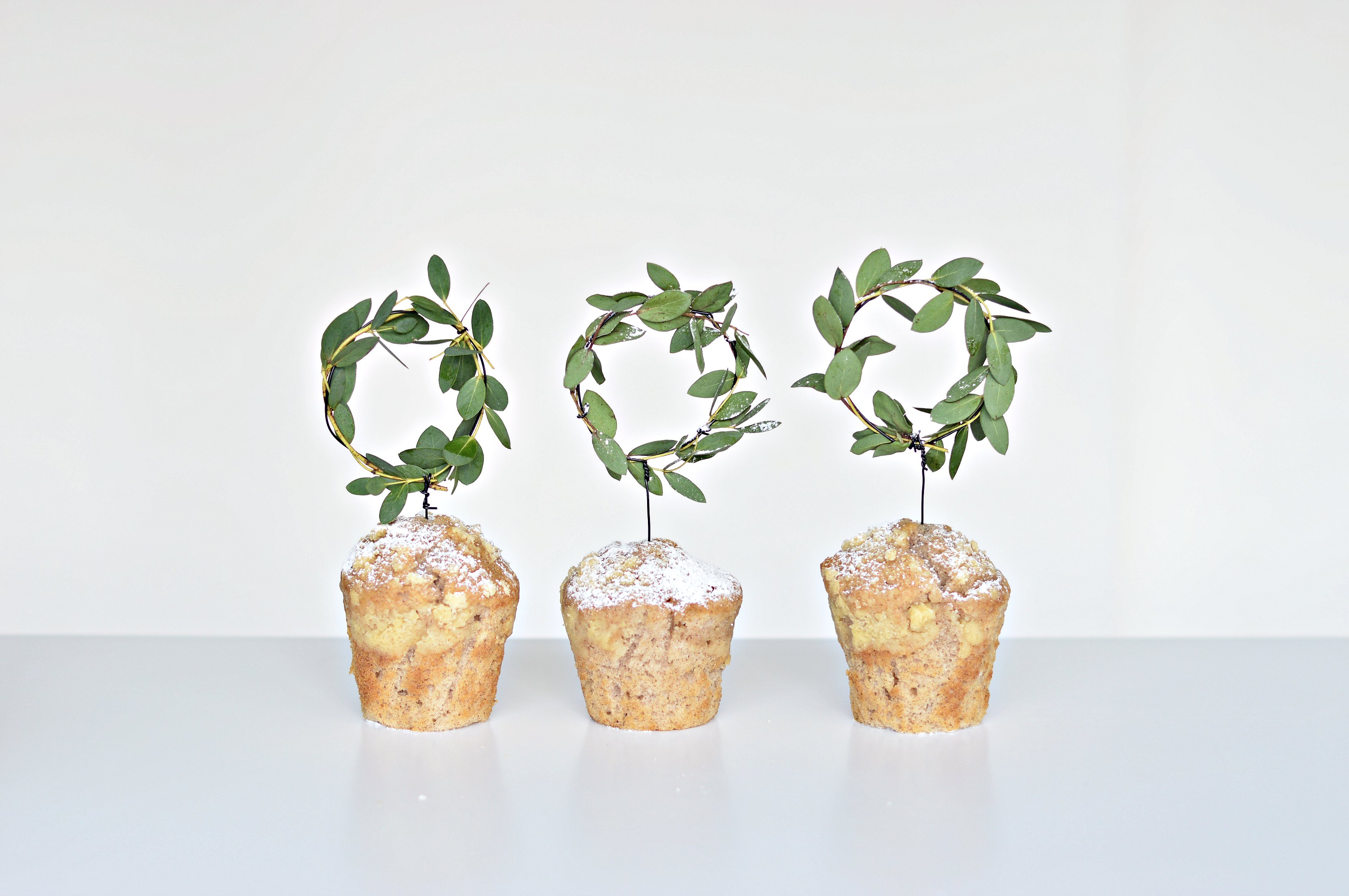 DIY mini wreath cupcake toppers