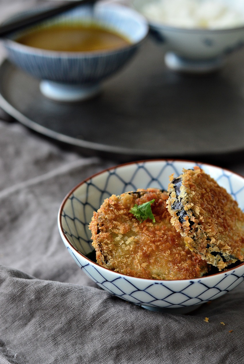 Love katsu curry? Try this easy homemade katsu curry recipe with crispy aubergine. Perfect for a meat free Monday!