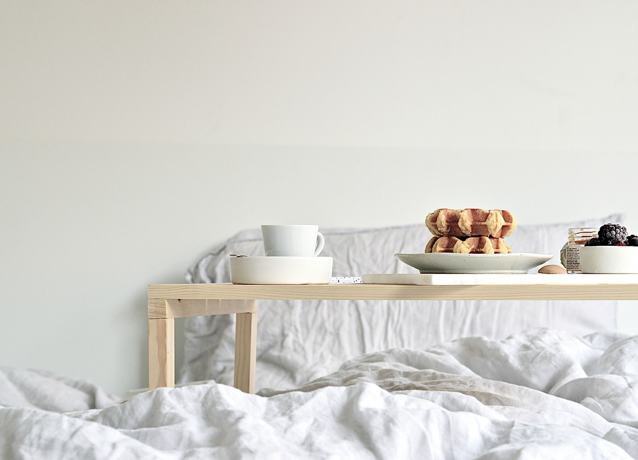 diy breakfast in bed tray table