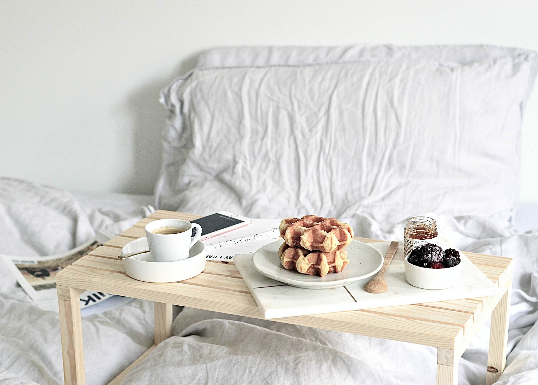 easy diy breakfast in bed table
