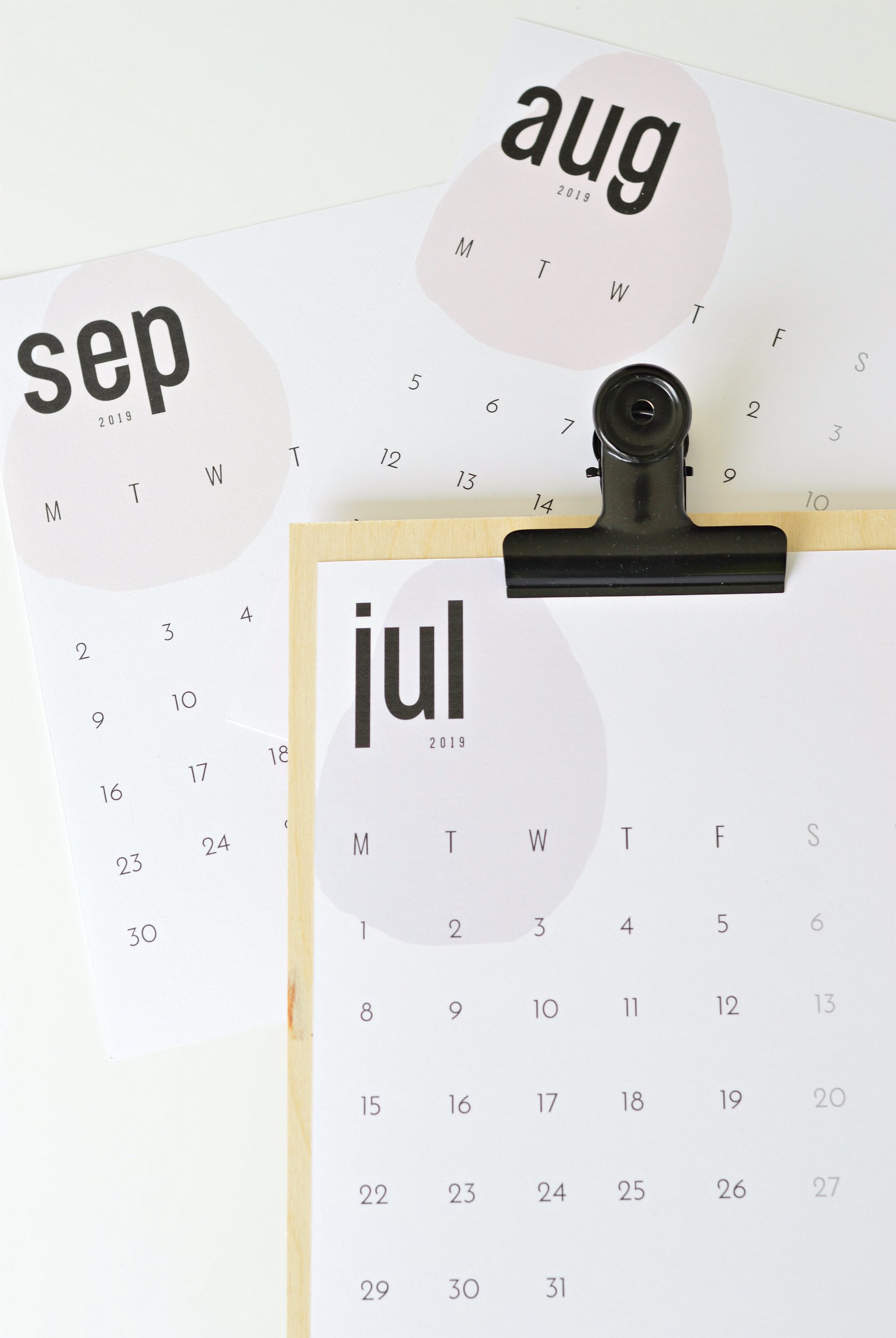 your DIY family printable monthly calendar