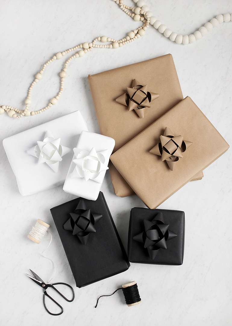 minimalist Christmas gift wrap idea