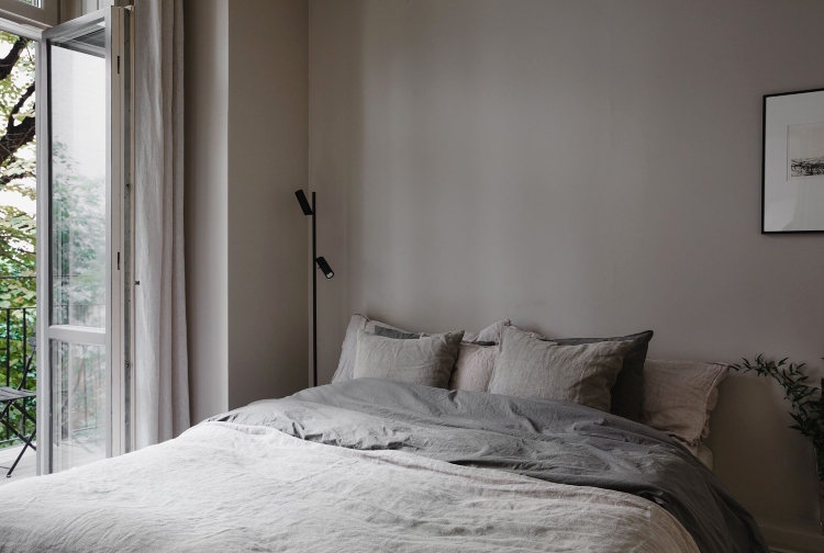 minimalist Scandi bedroom