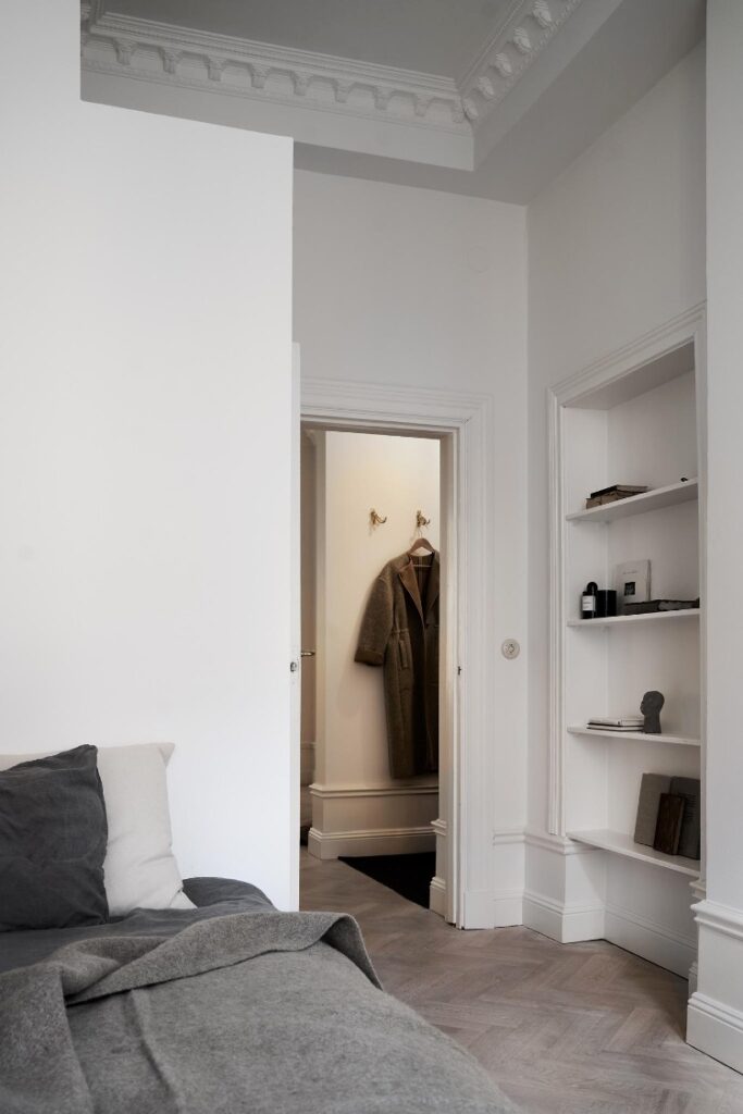 View of home tour | warm minimalist Scandinavian apartment with beautiful ...