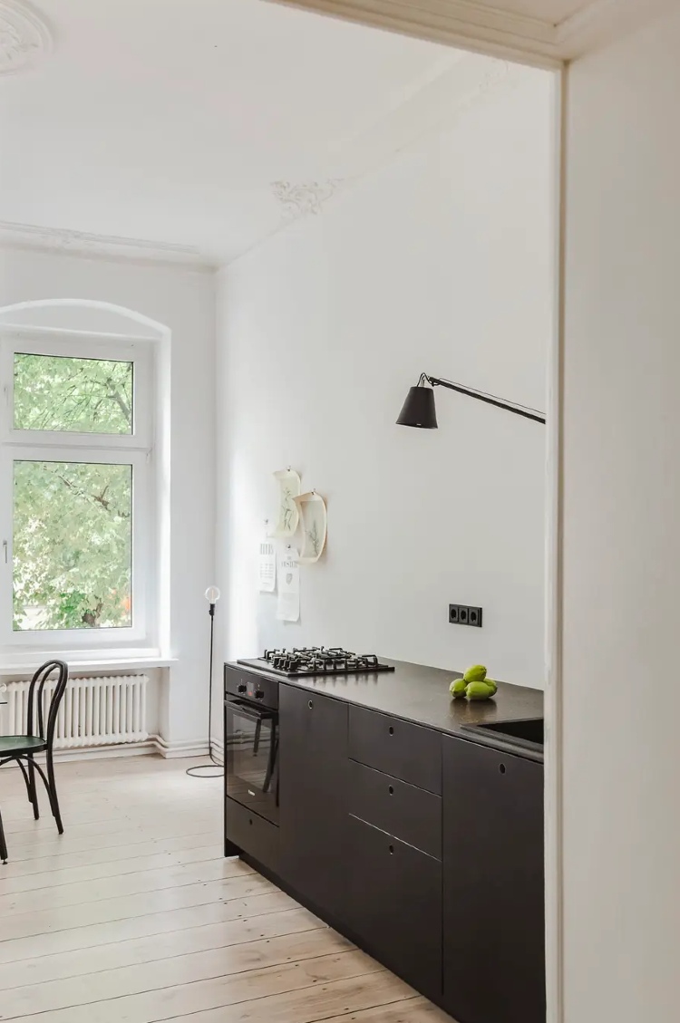 monochrome kitchen decor