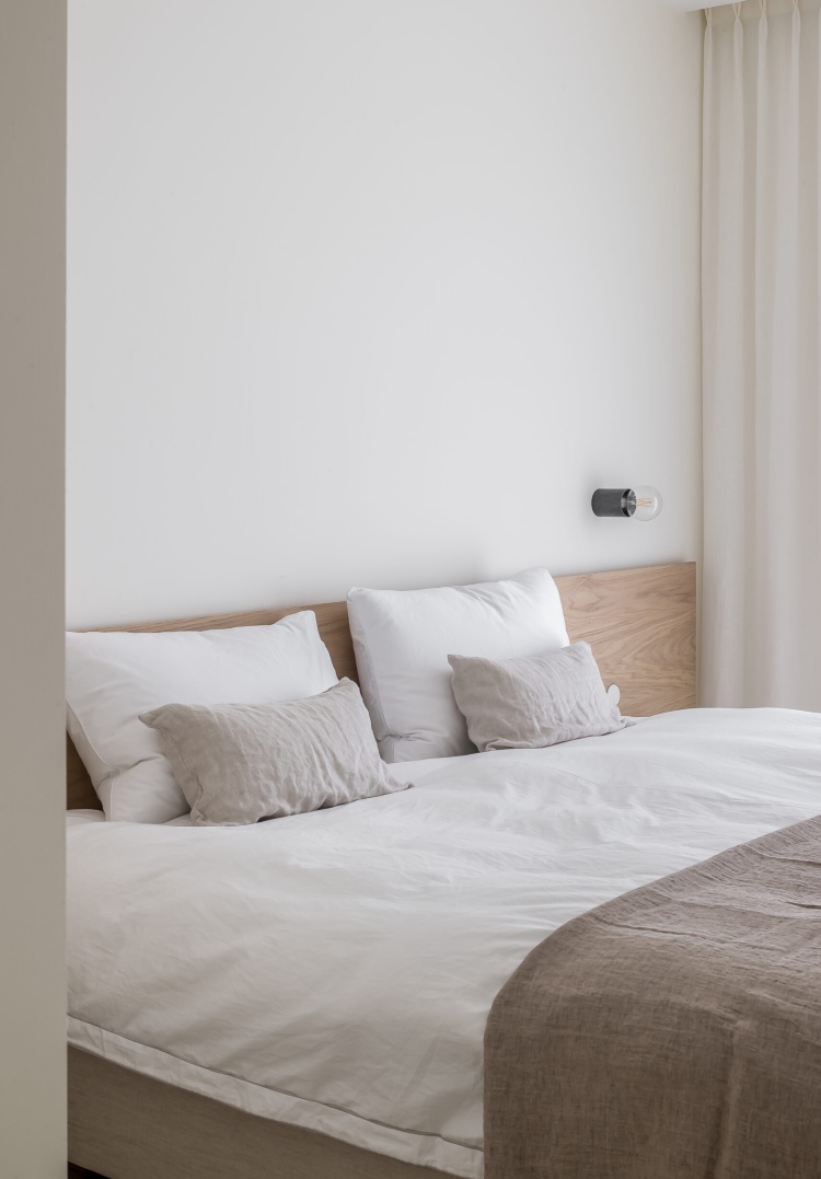 how to style your bed